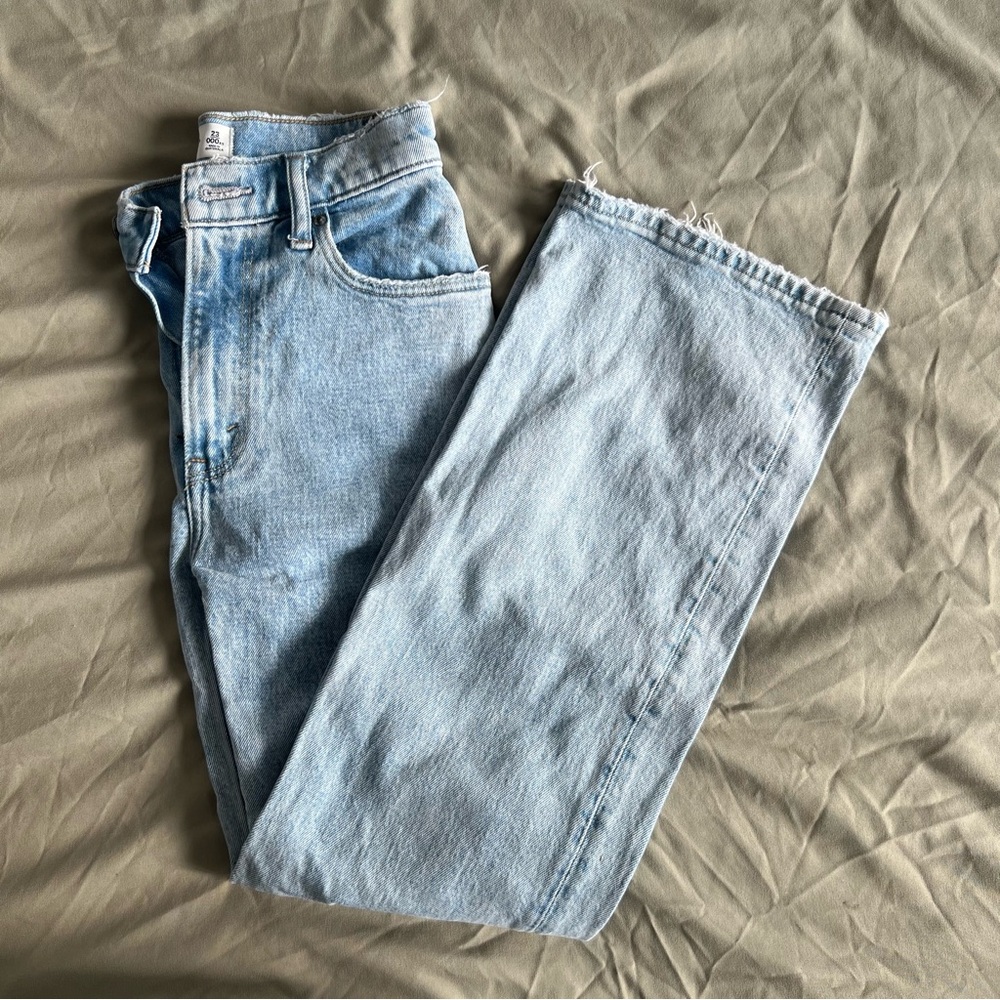 Abercrombie 90’s high rise relaxed jean
